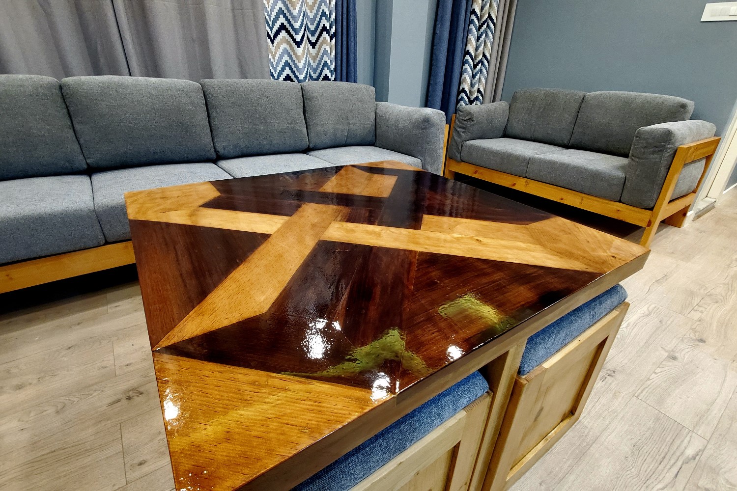 Udipt Hard Wood Coffee Table With Cushioned Stools
